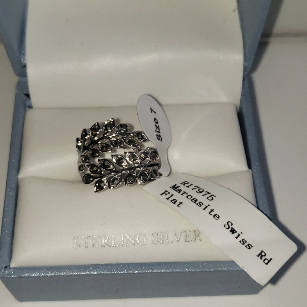 Ring 💍 #7, Brand Ava Ro, made with Sterling silver and Marcasite Swiss